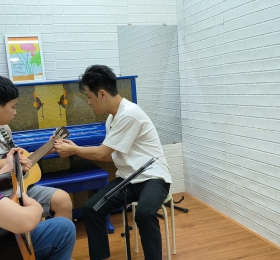 Học guitar tại TPHCM | Từng bước tạo nên những giai điệu đẹp