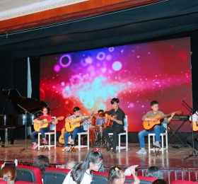 Lớp học guitar dành cho thiếu nhi _ Khơi gợi niềm đam mê và phát triển kĩ năng âm nhạc